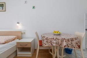 Apartments and rooms by the sea Brela, Makarska - 24416