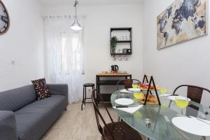 Apartments with parking space Sibenik - 24466