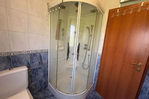 Apartments with parking spaces Kastel Stafilic, Kastela - 24501
