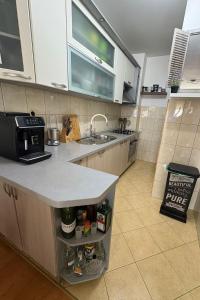 Apartments with parking spaces Kastel Stafilic, Kastela - 24501