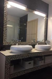 Family-friendly apartments with swimming pool Mandre, Pag - 24502