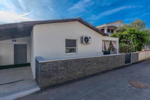 Apartments with parking space Vir - 21751