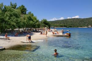 Apartments with parking space Rogoznica - 24546