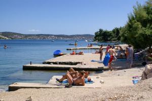 Apartments with parking space Rogoznica - 24546