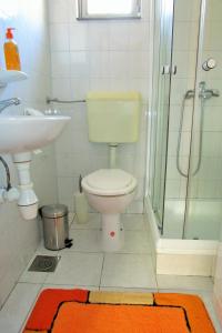Apartments with parking spaces Rogoznica - 24546