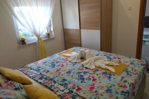 Apartments with parking space Rogoznica - 24546