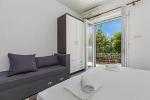 Apartments by the sea Brela, Makarska - 24541