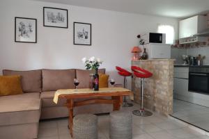 Apartments with parking space Rogoznica - 24546