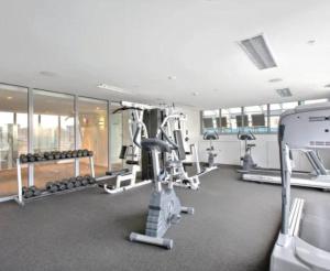 Minimal at Altitude - Poolside Stay by CBD Landmarks