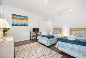 Best location!Great views on the deck, Large unit!