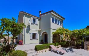 Gorgeous Home In Punta Kriza With Wifi