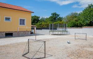 Gorgeous Home In Svetvincenat