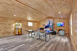 Family Cabin full bath