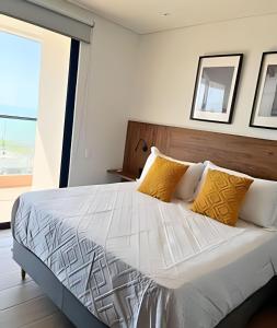 Luxury Apartment with Ocean y Walled City Views