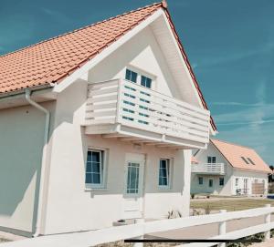 Domek Biały Lotos Premium - Cisza i natura blisko plaży i centrum