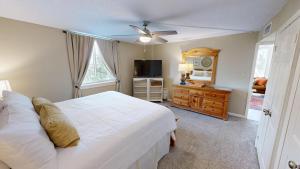 Dolphin Point 306C- by Holiday Isle Properties