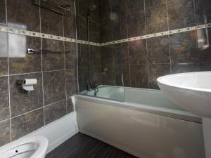 Newlands Lodge Deluxe Family Room 3