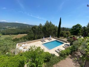 Spacious villa in Flayosc with private garden