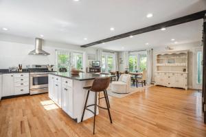 Long John Landing - Heart of Rye - Near Beach