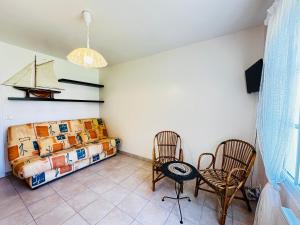 Maisons de vacances Maison a Fouras pour 2-3 pers avec grand jardin - FR-1-709-99 : photos des chambres