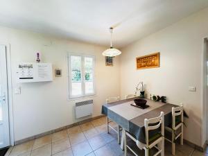 Maisons de vacances Maison a Fouras pour 2-3 pers avec grand jardin - FR-1-709-99 : photos des chambres