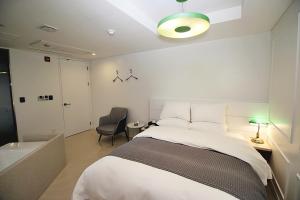 Hapjeong Circle Hotel