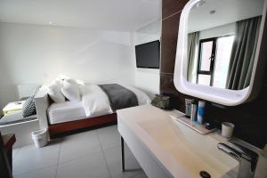 Hapjeong Circle Hotel