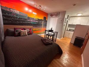 Downtown Boston Common Studio Theater District Chinatown Smart HDTV TD Garden Bruins Celtics Patriots