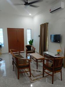 Homestay Teratak Kasih Sapri & Mazila
