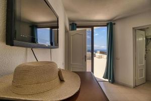 Apartment - Sleeps 4 - Jacuzzi - Terrace - Pool