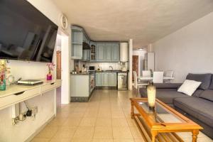 Apartment - Sleeps 4 - Jacuzzi - Terrace - Pool