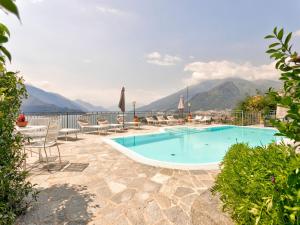 Wonderful flat with swimming pool, lift and garden