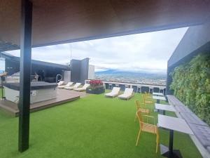 Lovely comfy studio in the city, with AC