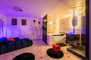 Appartements Love Room 91 avec Jacuzzi XXL - 15min Orly - 30 min Paris : photos des chambres