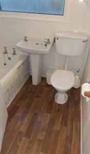 Lovely Chalet In The Isle Of Wight, Sleeps 6 Ref 97009S