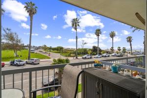 Beautiful 1 Bed Beach Balcony Condo #207