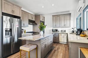 2BR Luxury Getaway Mins to Beach Arcade & Games