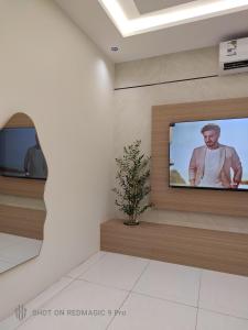شقة بغرفتين نوم وصالة ومطبخ
