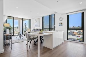 Stylish 2-Bed Apartment with Rooftop BBQ Access