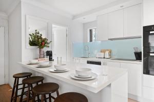 Rushcutters Bay Retreat with Balcony - New Listing