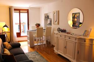 Charming canal view San Marco apartment