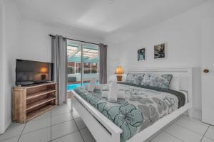 The Pool House in Tura