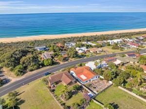 The Pool House in Tura