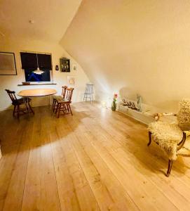 Charming rooftop apartment in Uhre