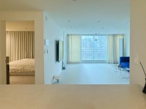 Short-term rental 3Room 2Bath Luxury apt #Dressroom #King-size bed