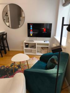 Quiet Loft studio apartment with AC Top location NEW