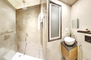 Applewood Grand Delhi Airport