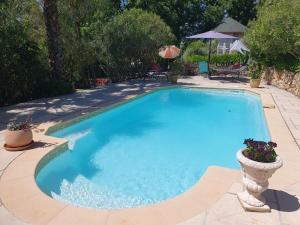 Appartements Terrasse, Piscine privee & Charme provencal : photos des chambres
