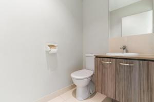 Spacious Point Cook Retreat & Free Parking