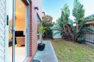 Spacious Point Cook Retreat & Free Parking